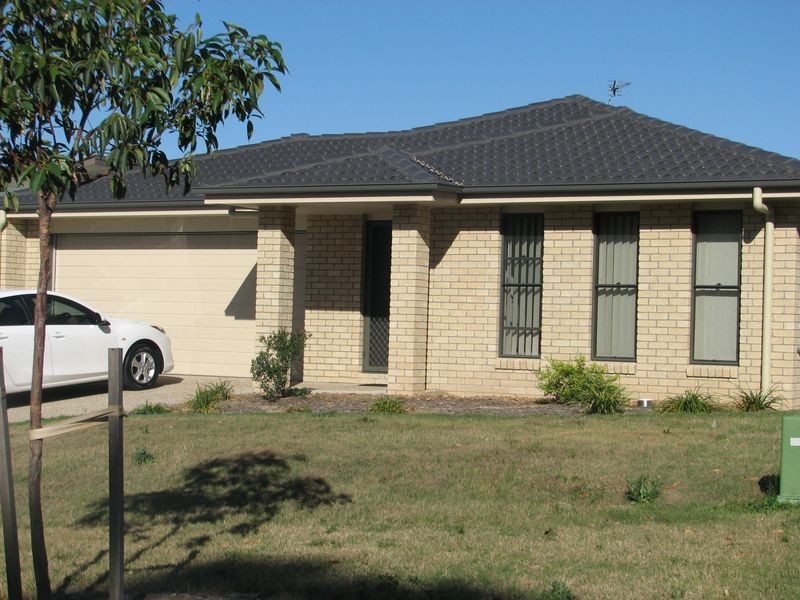 30 Fletcher Crescent, Pacific Pines QLD 4211