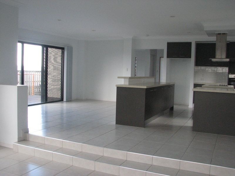 6 Coochin Lane, Pacific Pines QLD 4211