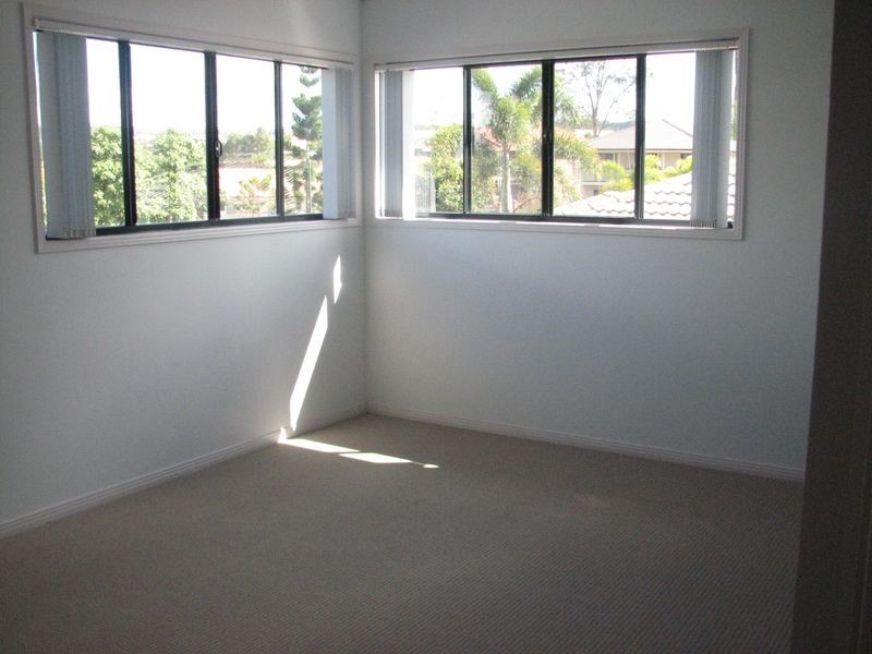 6 Coochin Lane, Pacific Pines QLD 4211