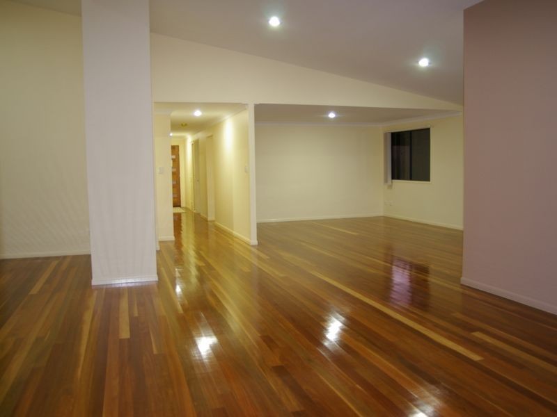 39 Midway Terrace, Pacific Pines QLD 4211