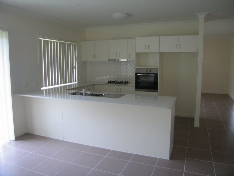 11 Bushland Place, Maudsland QLD 4210