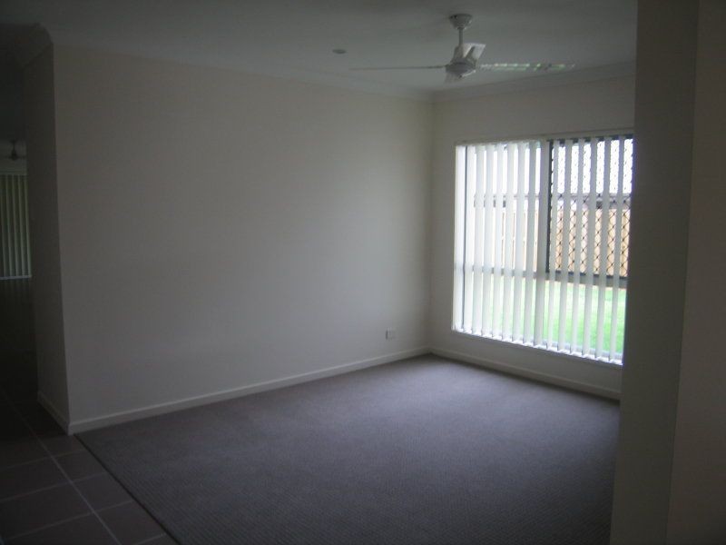 11 Bushland Place, Maudsland QLD 4210