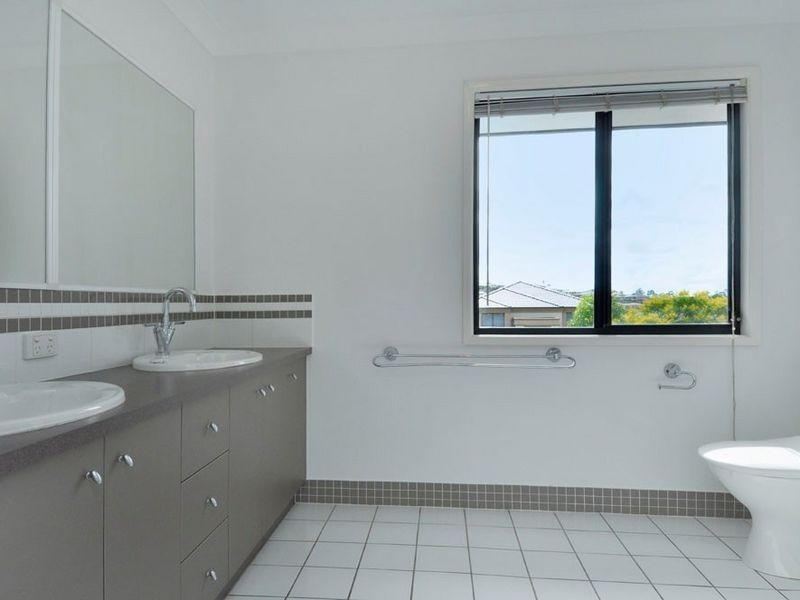 14 Mellum Circuit, Pacific Pines QLD 4211