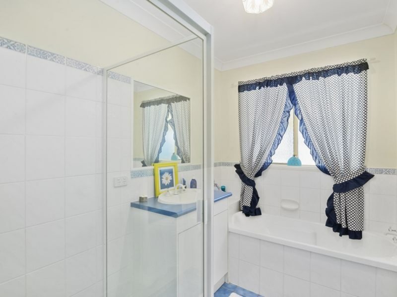 2A Hatutu Street, Pacific Pines QLD 4211