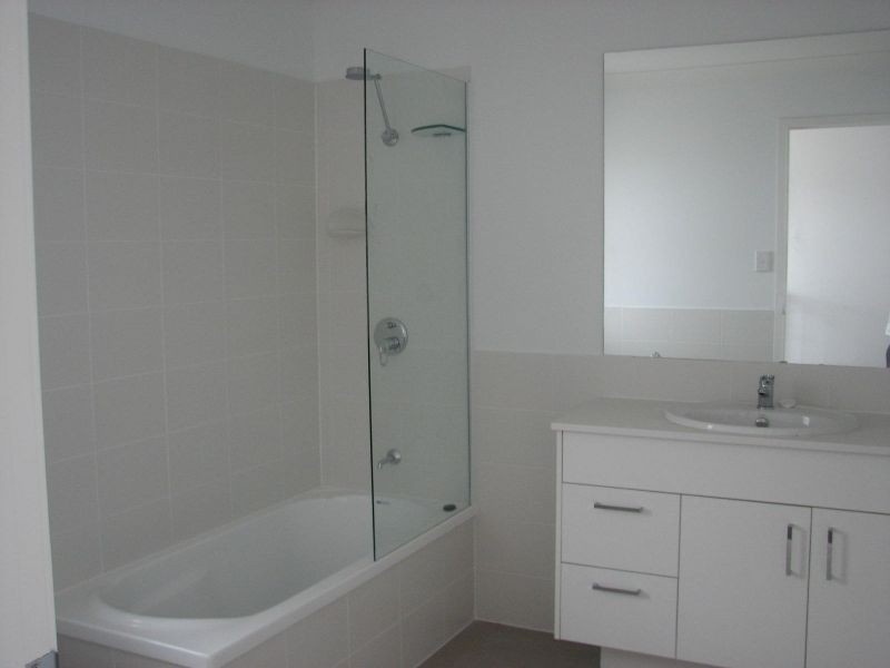 32/111 McAuley Pde, Pacific Pines QLD 4211