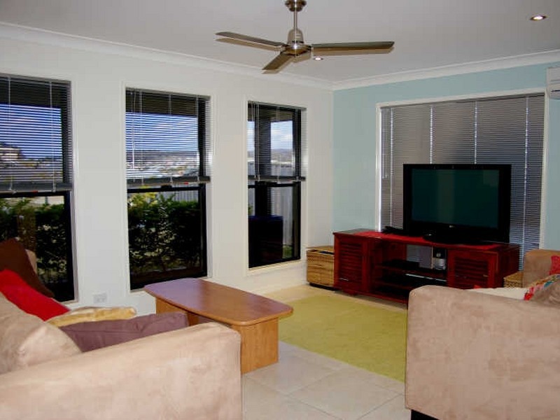 28 Taske Rise, Pacific Pines QLD 4211