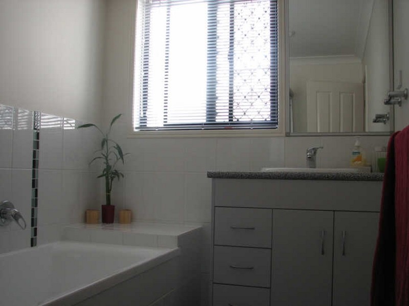 28 Taske Rise, Pacific Pines QLD 4211