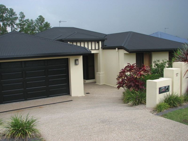 17 Hillary Circuit, Pacific Pines QLD 4211