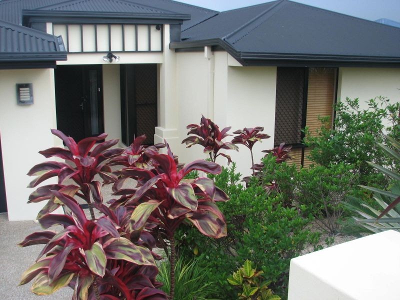 17 Hillary Circuit, Pacific Pines QLD 4211