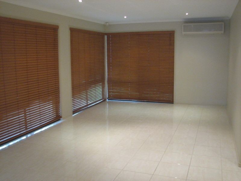 17 Hillary Circuit, Pacific Pines QLD 4211