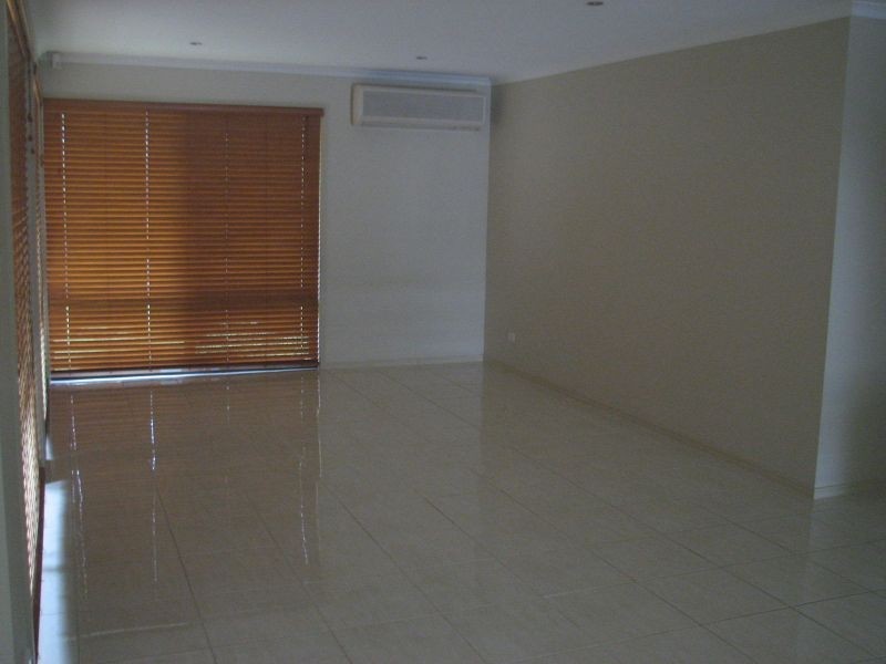 17 Hillary Circuit, Pacific Pines QLD 4211