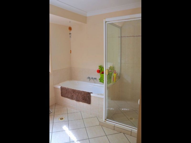 37 Howland Circuit, Pacific Pines QLD 4211