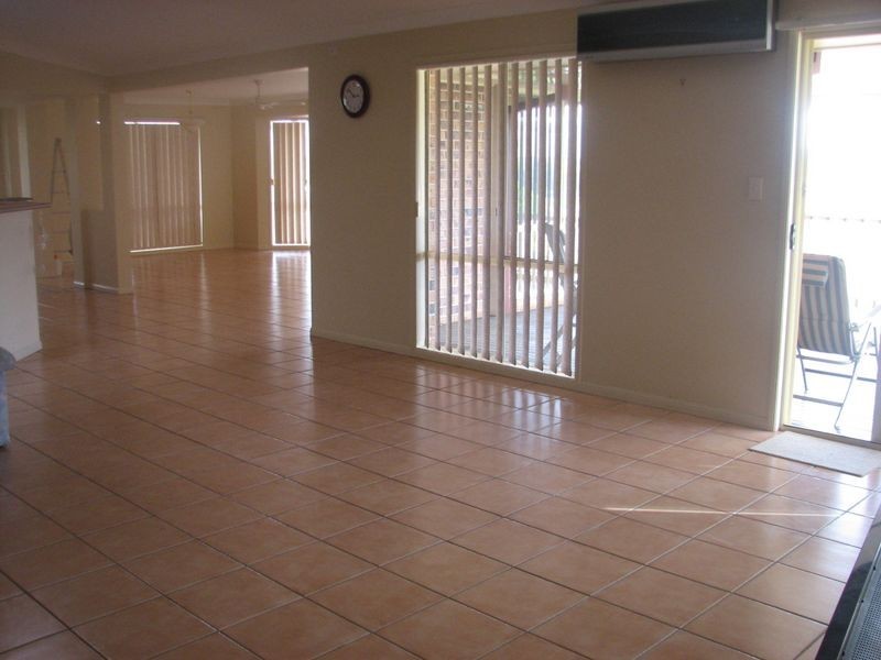 20 Pago Terrace, Pacific Pines QLD 4211