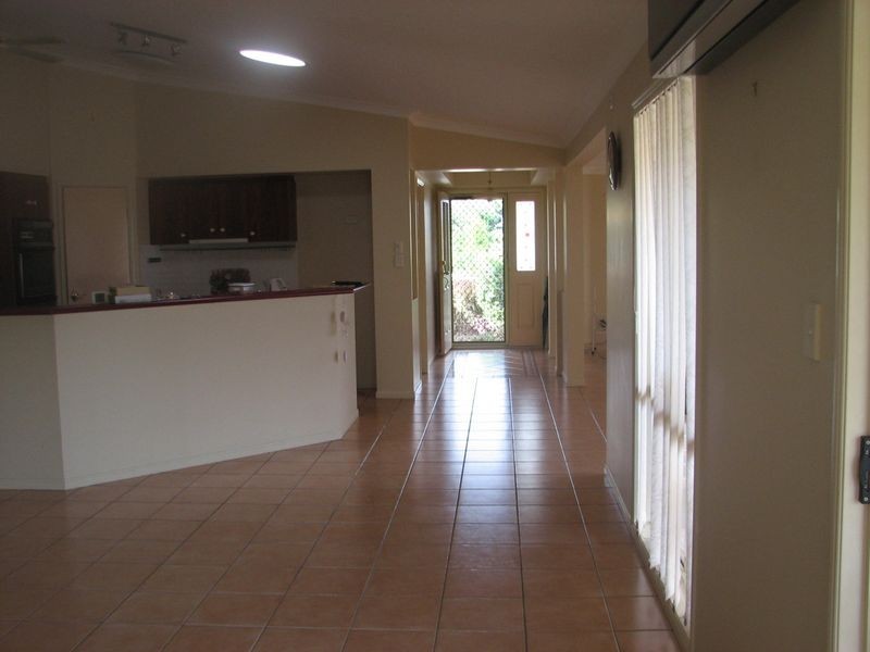 20 Pago Terrace, Pacific Pines QLD 4211