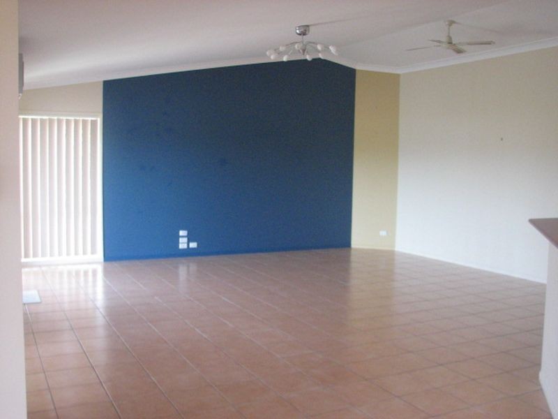 20 Pago Terrace, Pacific Pines QLD 4211