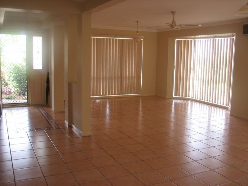 20 Pago Terrace, Pacific Pines QLD 4211