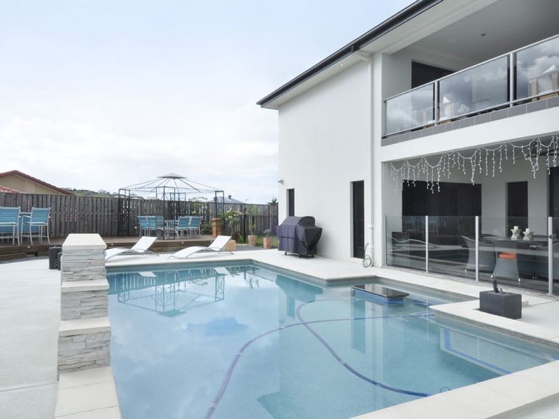 7 Colong Court, Pacific Pines QLD 4211