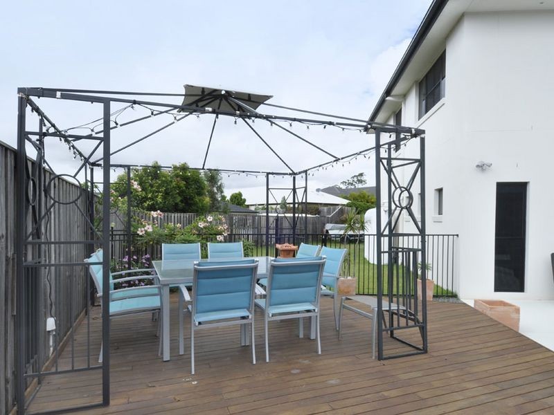 7 Colong Court, Pacific Pines QLD 4211