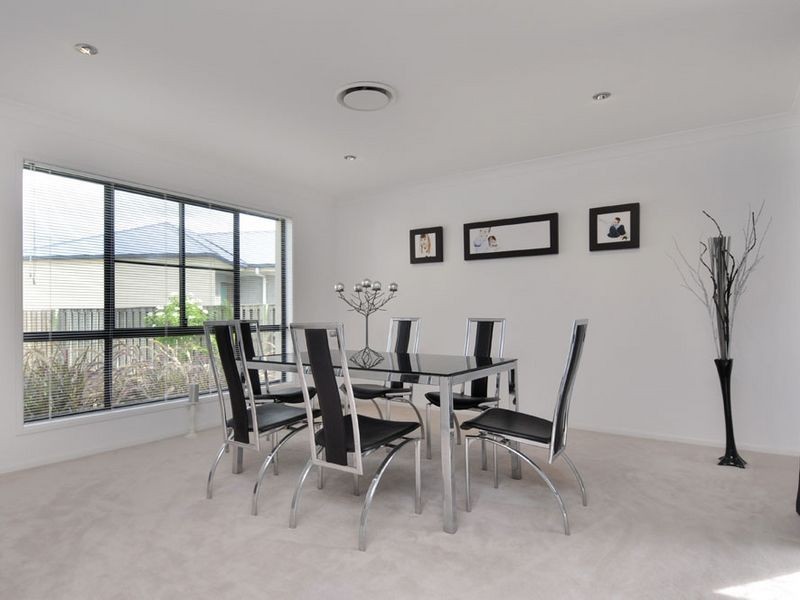 7 Colong Court, Pacific Pines QLD 4211