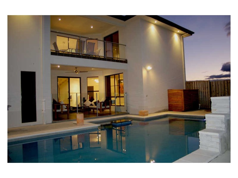 7 Colong Court, Pacific Pines QLD 4211