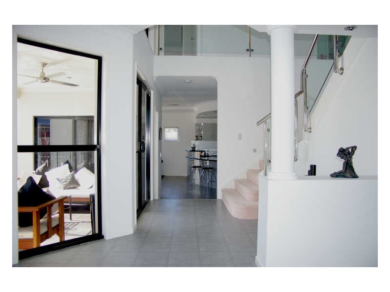 7 Colong Court, Pacific Pines QLD 4211