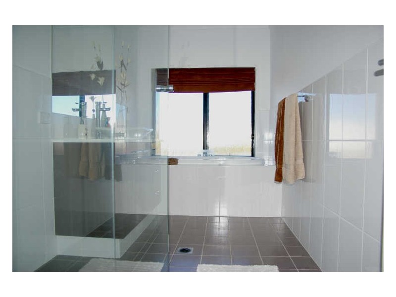7 Colong Court, Pacific Pines QLD 4211