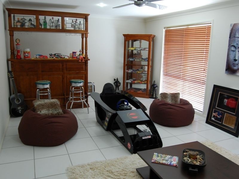 1 Minyon Court, Pacific Pines QLD 4211