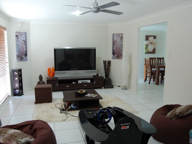 1 Minyon Court, Pacific Pines QLD 4211