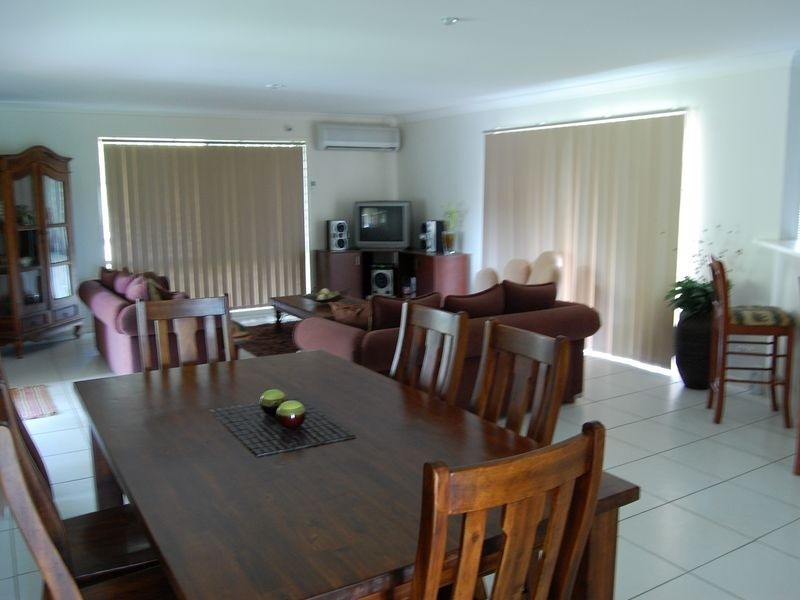 1 Minyon Court, Pacific Pines QLD 4211