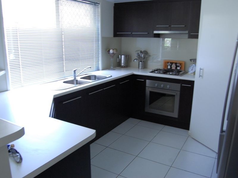 1 Minyon Court, Pacific Pines QLD 4211