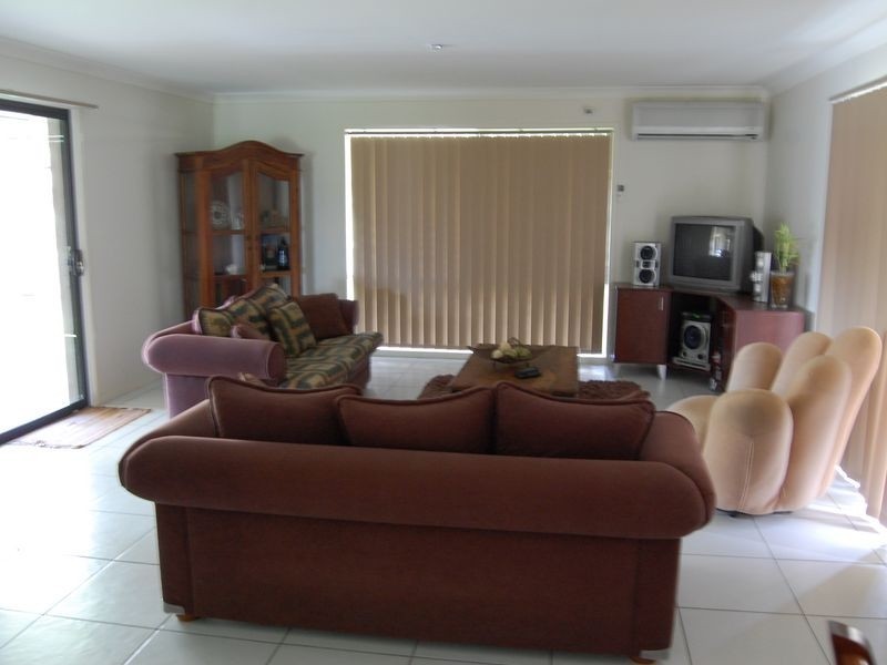 1 Minyon Court, Pacific Pines QLD 4211