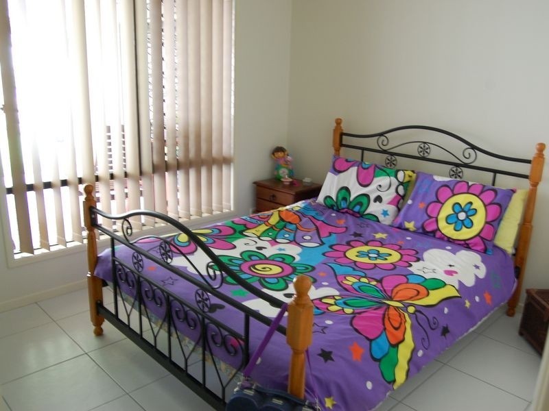 1 Minyon Court, Pacific Pines QLD 4211