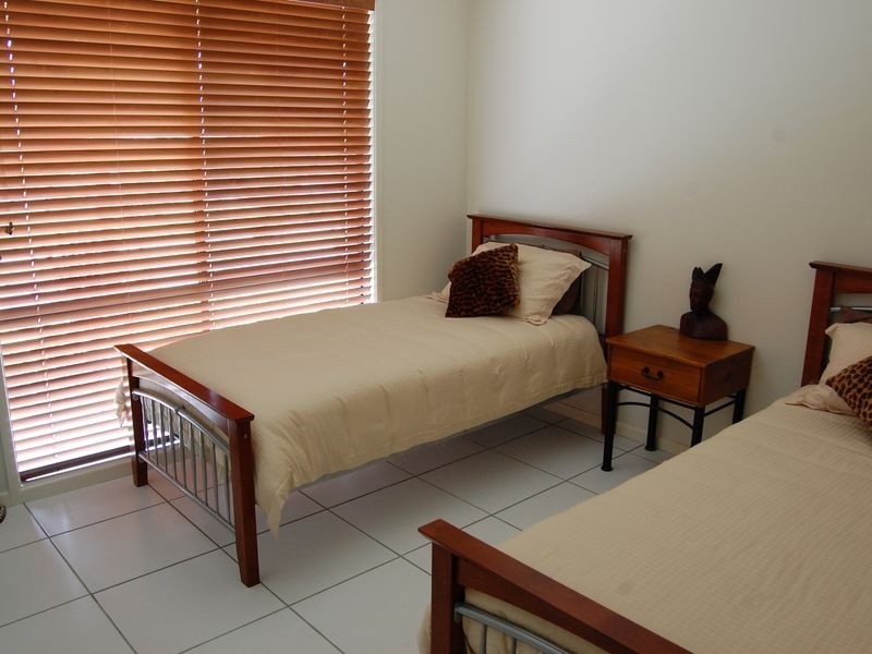 1 Minyon Court, Pacific Pines QLD 4211