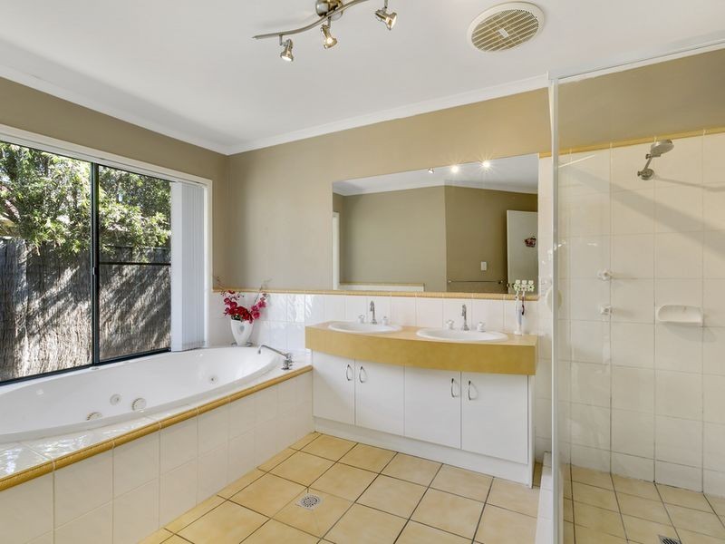 118 Santa Isobel Boulevard, Pacific Pines QLD 4211