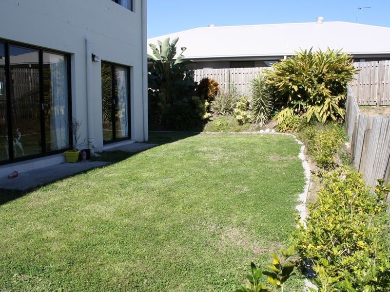 1/54 Codrington Circuit, Pacific Pines QLD 4211