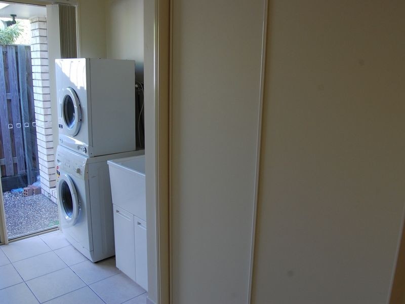 3 Elimbah Street, Pacific Pines QLD 4211