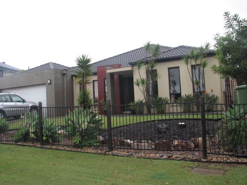 16 Mellum Circuit, Pacific Pines QLD 4211