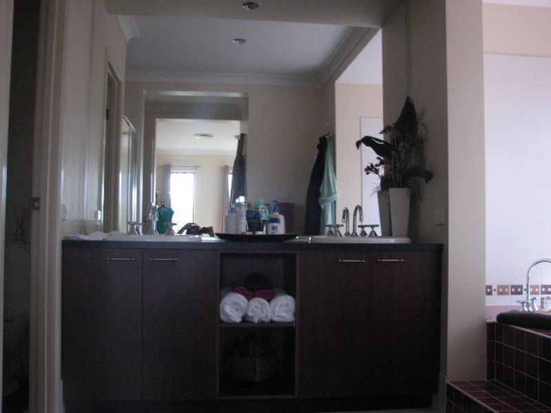 16 Mellum Circuit, Pacific Pines QLD 4211