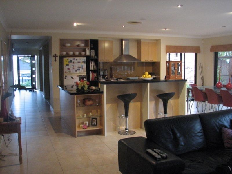 16 Mellum Circuit, Pacific Pines QLD 4211