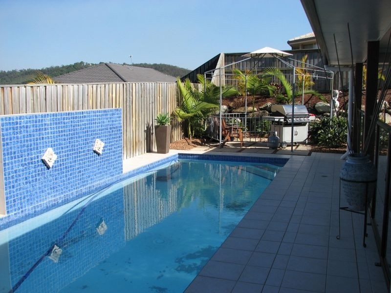 6 Mcrae Circuit, Pacific Pines QLD 4211