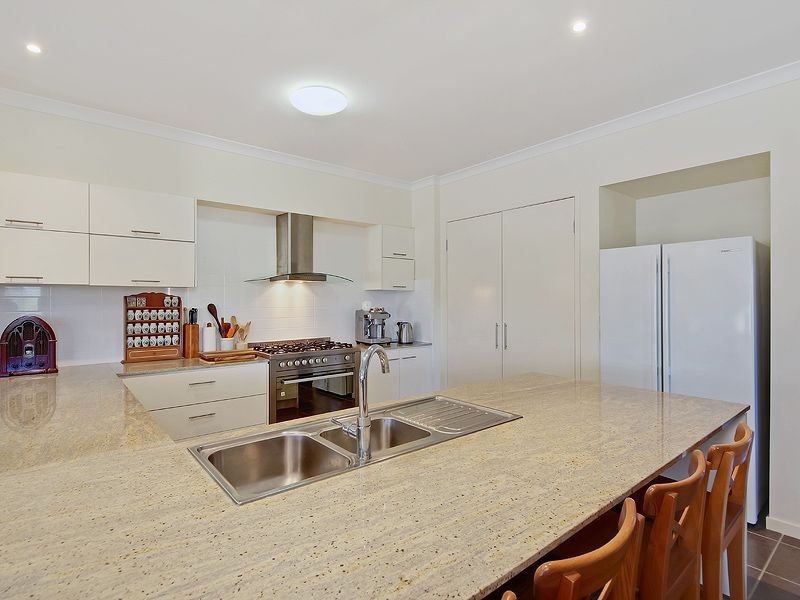 2 Minyon Court, Pacific Pines QLD 4211
