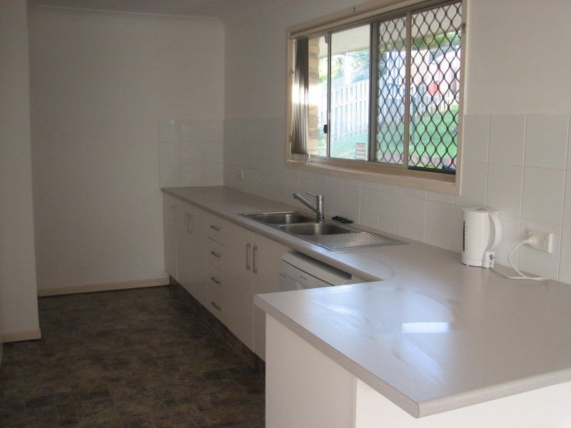 6 Clipperton Chase, Pacific Pines QLD 4211