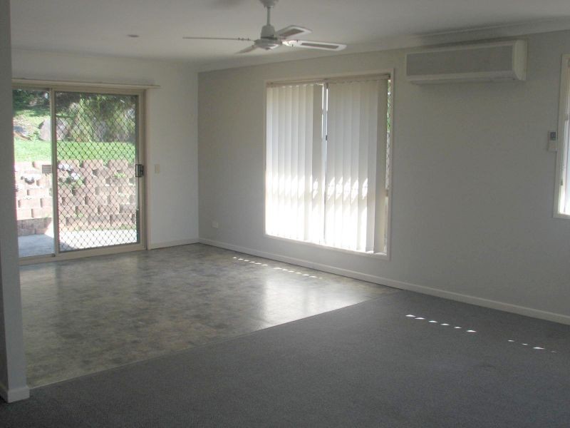 6 Clipperton Chase, Pacific Pines QLD 4211