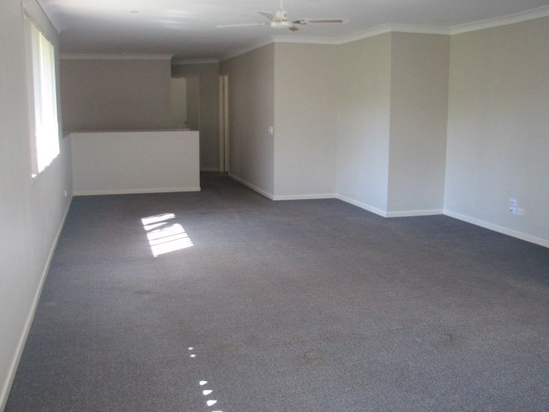 6 Clipperton Chase, Pacific Pines QLD 4211