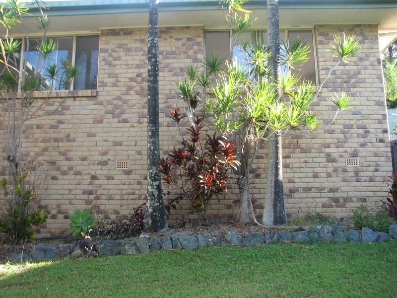 6 Clipperton Chase, Pacific Pines QLD 4211