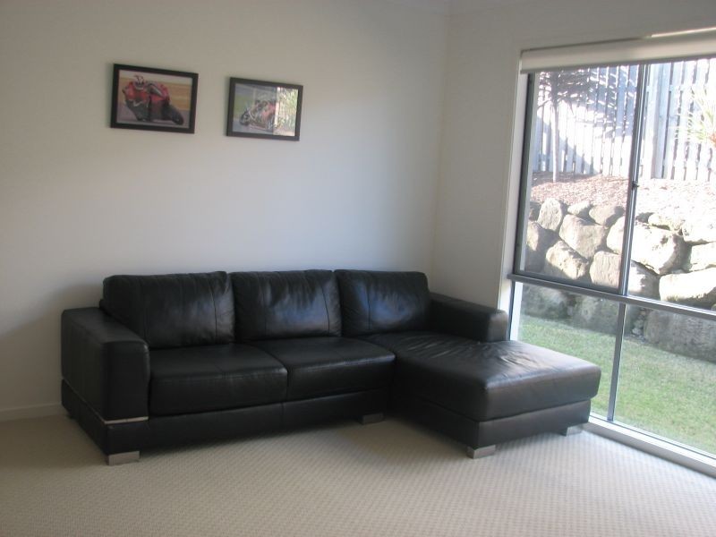 109 Wunburra Circle, Pacific Pines QLD 4211