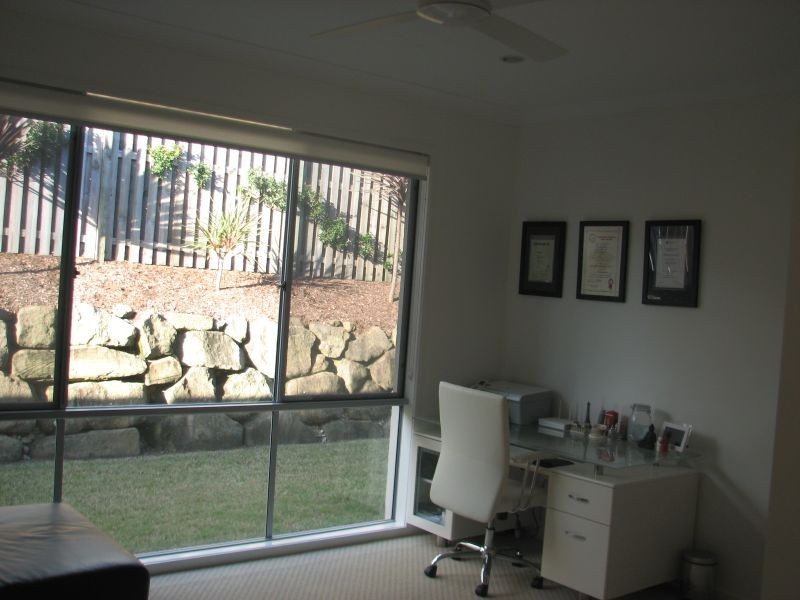 109 Wunburra Circle, Pacific Pines QLD 4211