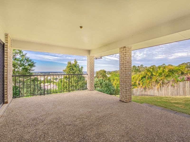 12 Wunburra Circle, Pacific Pines QLD 4211