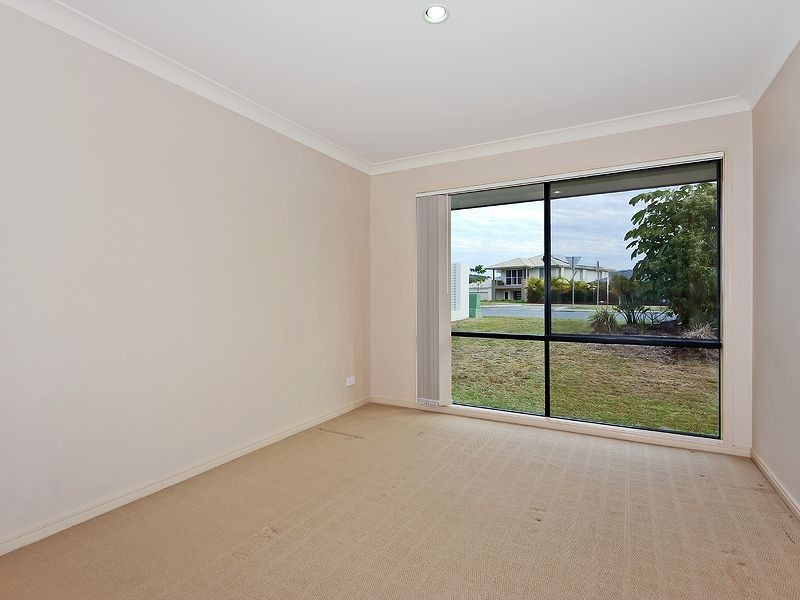 12 Wunburra Circle, Pacific Pines QLD 4211