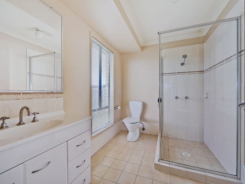 12 Wunburra Circle, Pacific Pines QLD 4211